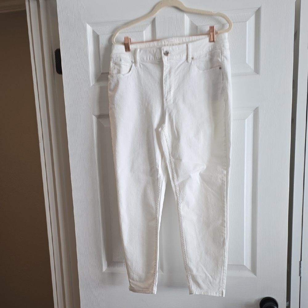 White House Black Market White Ankle Cropped Jeans